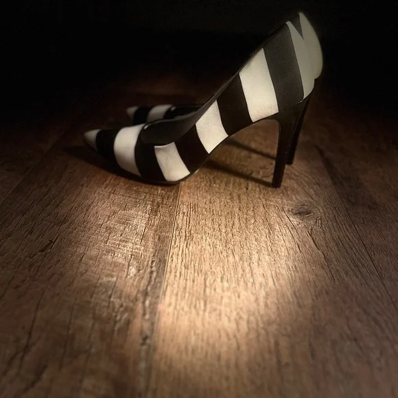 Heels - Picture 2 of 2